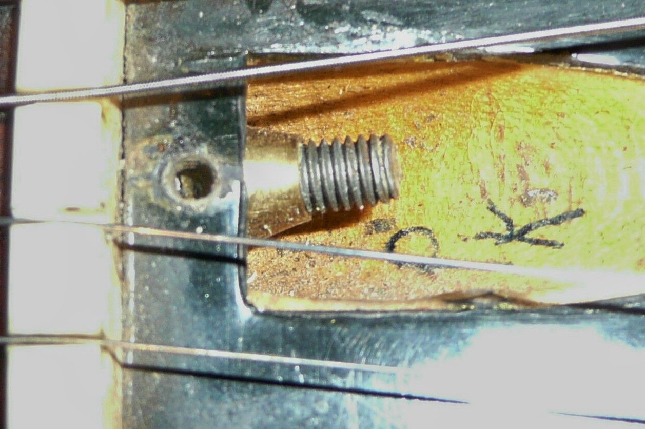 Les Paul trussrod nut stripped on the outside? The Gear Page